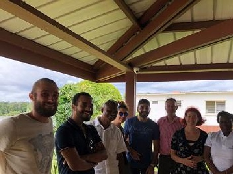 Photographie-participants-pirogue-du-droit.jpg