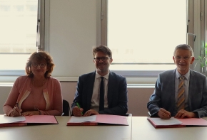 de gauche à droite: Mme Cécile Mariller (présidente du tribunal administratif), M. Adrien Bascoulergue (doyen de la faculté de droit, représentant Mme Isabelle von Bueltzingsloewen, présidente de l'université Lyon 2), M. Eric Kolbert (président de la cour administrative d'appel).  photo service communication Université Lyon 2